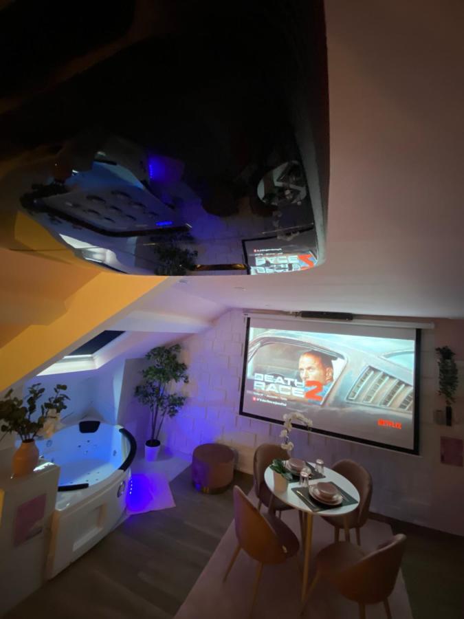 Capsule color deluxe I Balnéo I écran home cinéma I console de jeux Trith-Saint-Leger Exterior foto